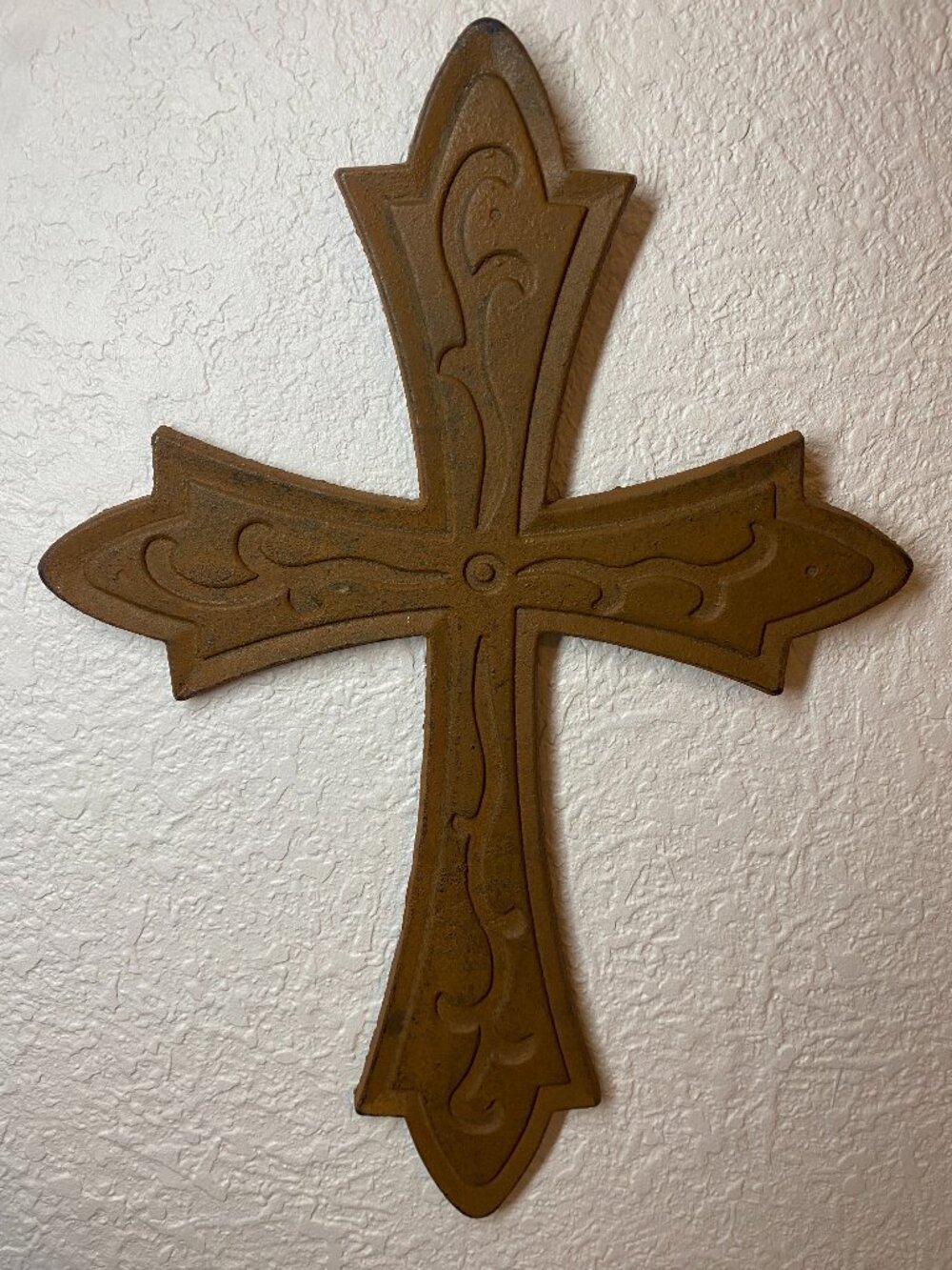 Vtg Cast Iron Ornate Scrollwork Cross Wall Hanging Rustic Brown Religious 12x14
